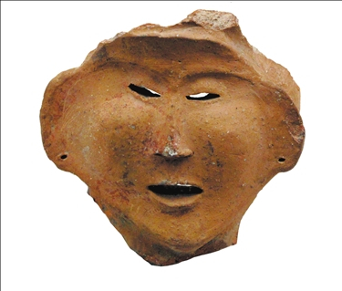 柴家坪遗址出土的红陶人画塑像