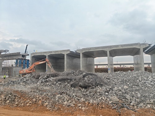 唐村线路所建设现场，昌福铁路旧桥体已拆除完毕