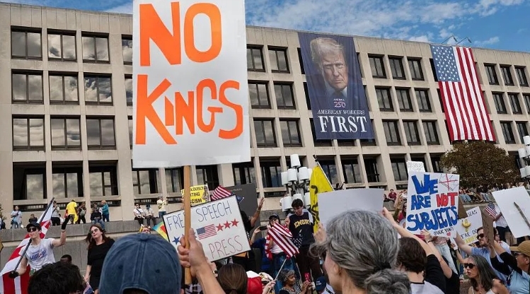 全美50个州爆发大规模抗议,特朗普点名批了这个人