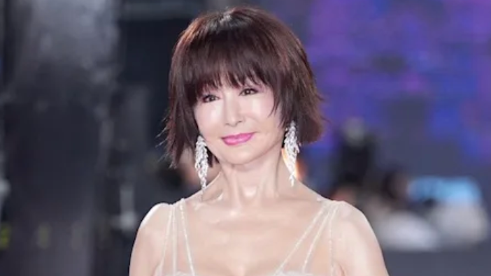 潘迎紫上金钟奖收视暴涨！谢金燕露腹肌成潘迎紫第二？她们都是逆龄美魔女！封面图