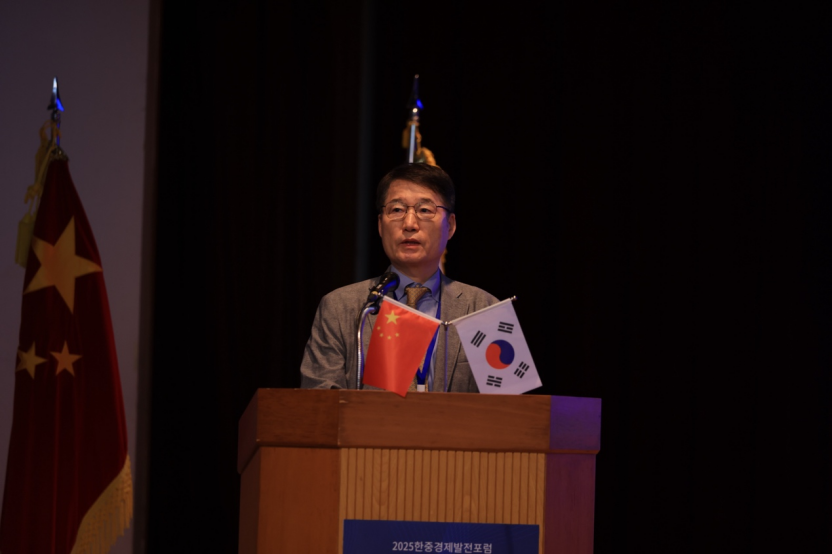 韩国经济学会会长、前首尔大学名誉教授、中央大学特聘教授李根