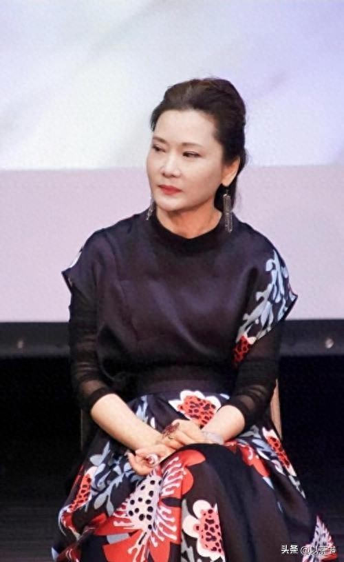 怼刘晓庆装嫩，劝刘嘉玲生子，62岁何赛飞的真实，堪称娱乐圈清流