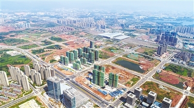 2017年的红谷滩区南昌西站周边有大量空地