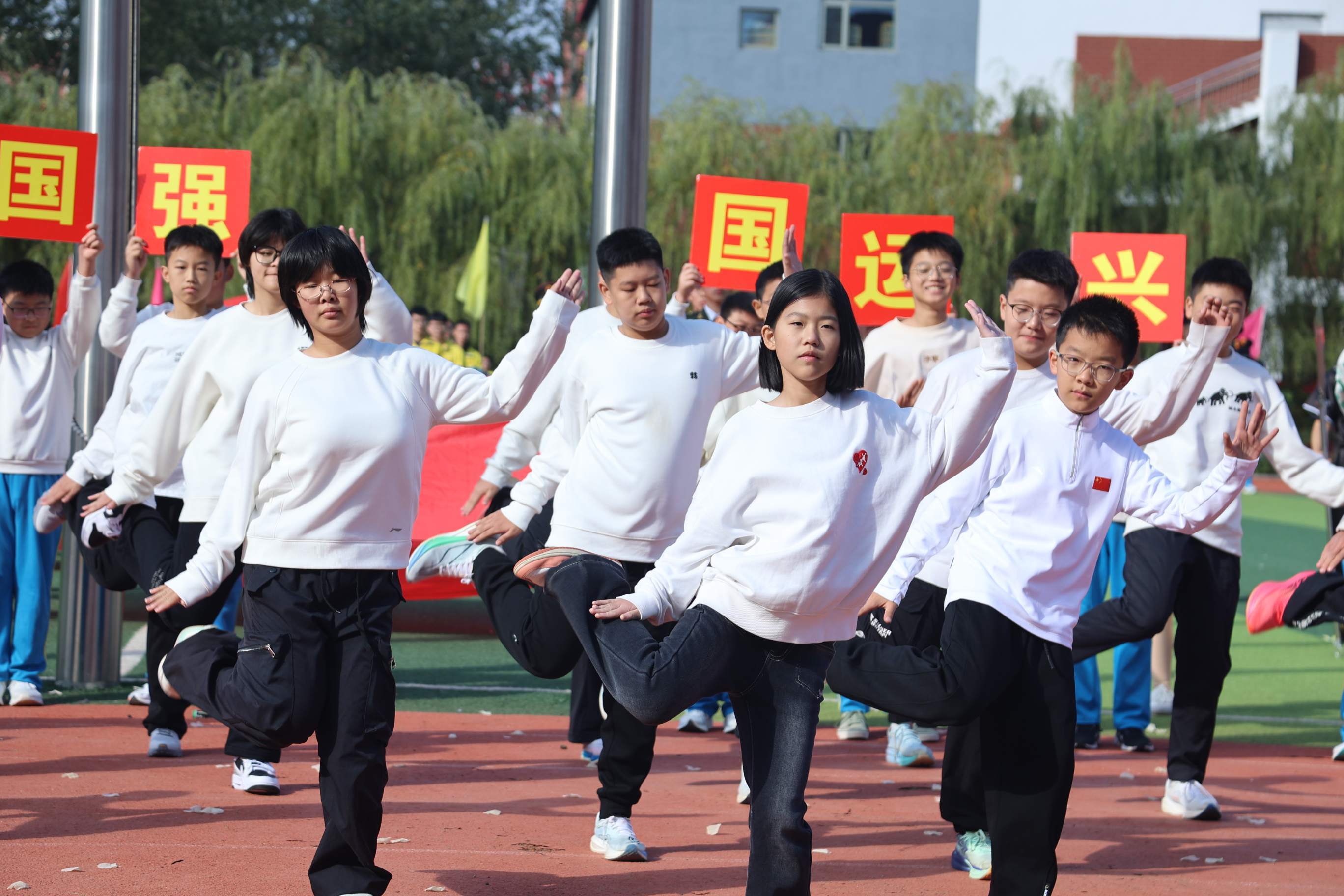 【组图】“今天我们都是主角”｜河间英华学校第四届体育艺术节开幕式闪耀青春风采