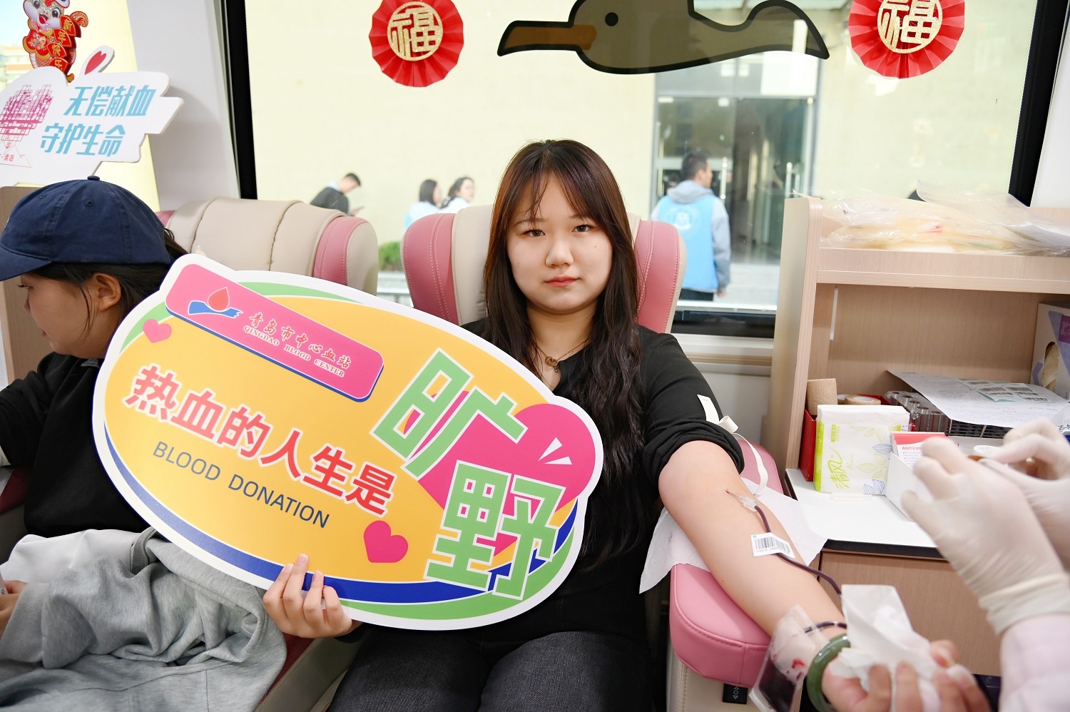 以青春之名 为生命“续航”！“健康说”+抖音大V带领高校学子解锁献血新认知