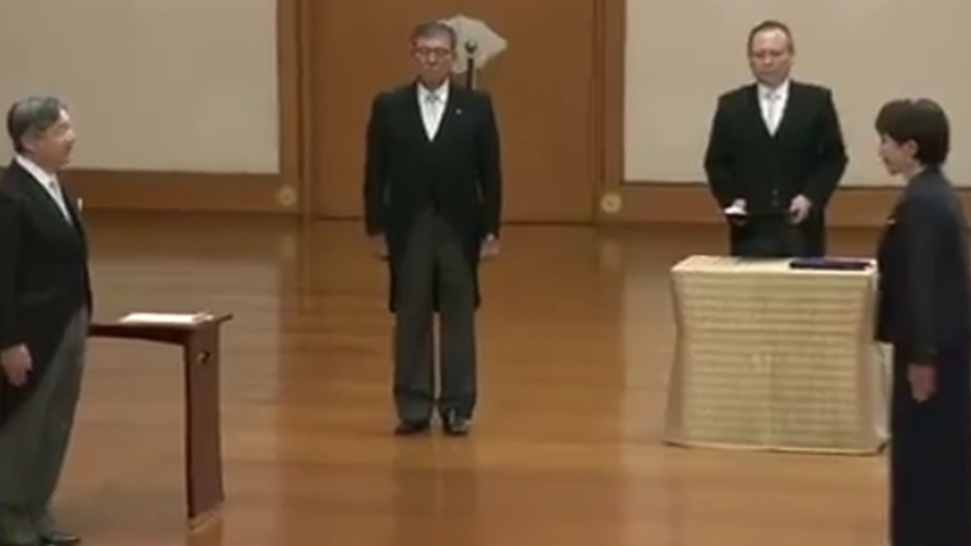 日本皇宫举行新首相任命和内阁大臣认证仪式，高市早苗正式执政