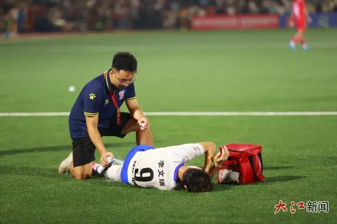 10月12日,抚州对战宜春,医疗救护。