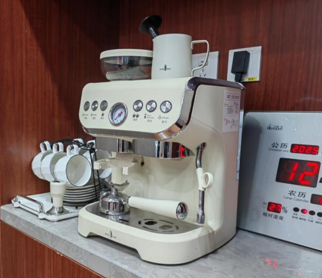 广发银行郑州商都支行暖心升级“爱心驿站”