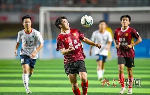 8月2日晚,南昌客场对阵上饶,最终南昌队以3比0获胜。视觉江西 张新民 摄