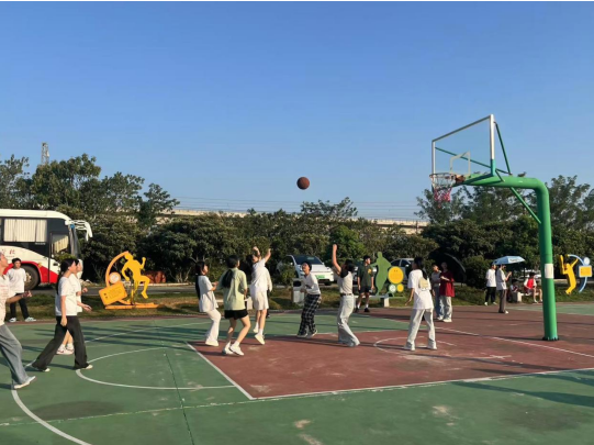 南昌向远轨道技术学校阳光体育节之新生杯篮球赛圆满落幕