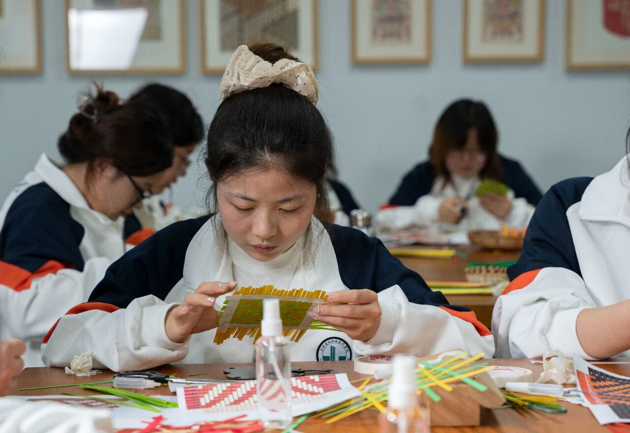 为非遗“添彩”,为青春“赋能”:江苏建院的文化育人新实践