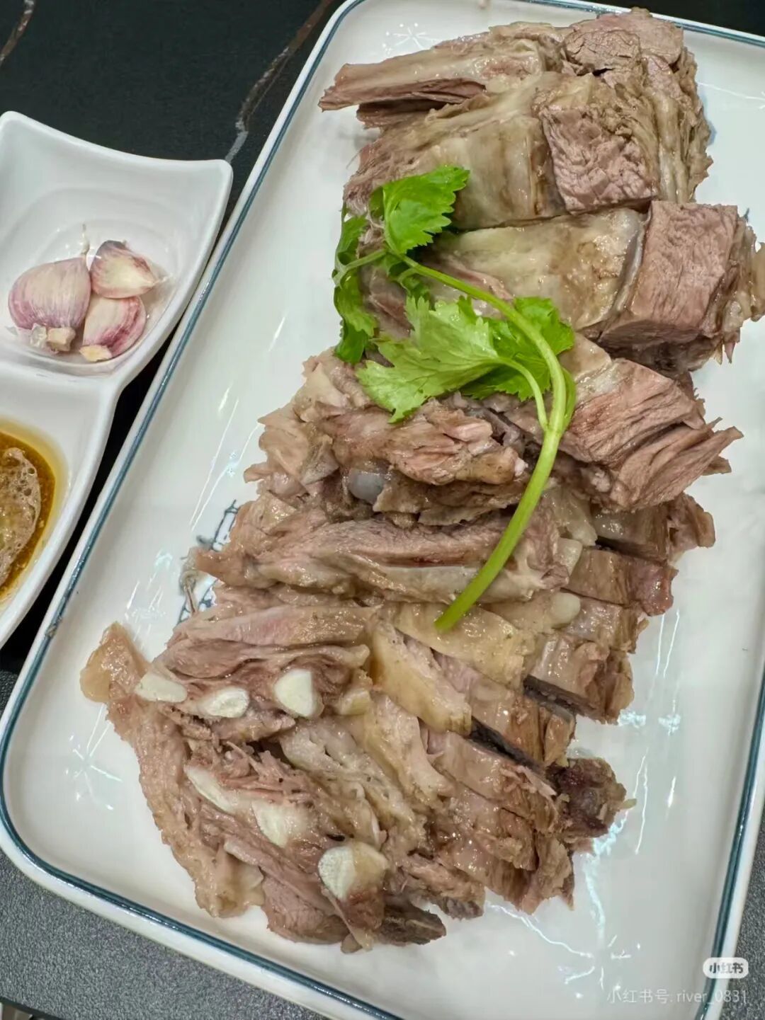 手抓羊肉 图源:小红书@nnnnnnnnice