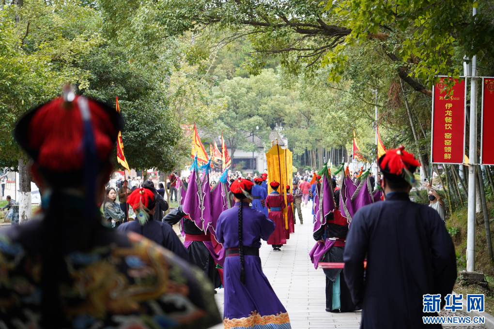 10月19日，古窑民俗博览区窑神童宾祭祀仪式现场。新华网发