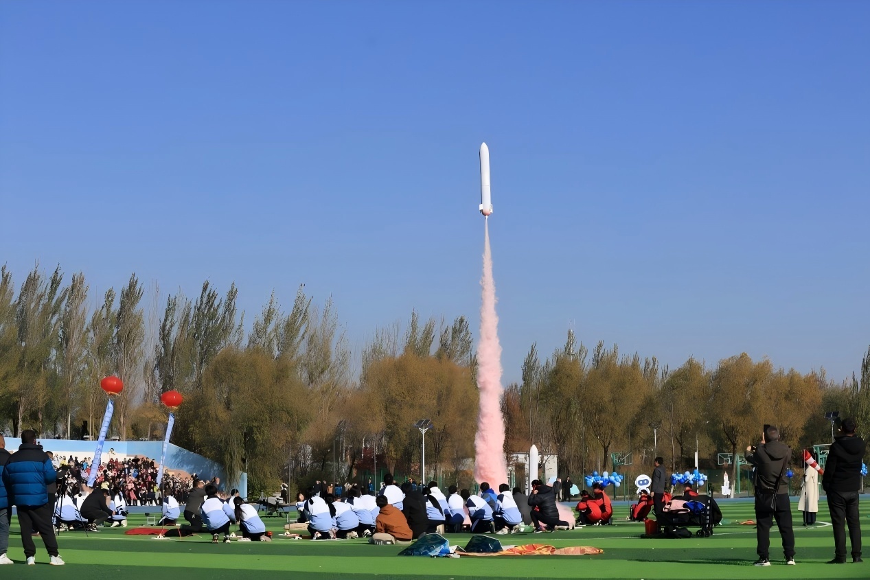 水火箭发射表演