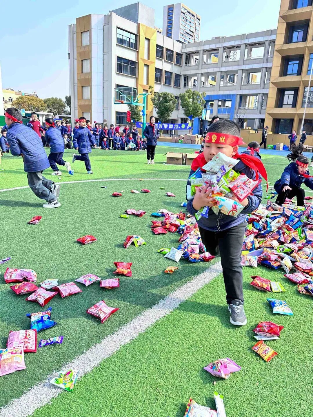 北侖區九峰小學零食狂歡時間。