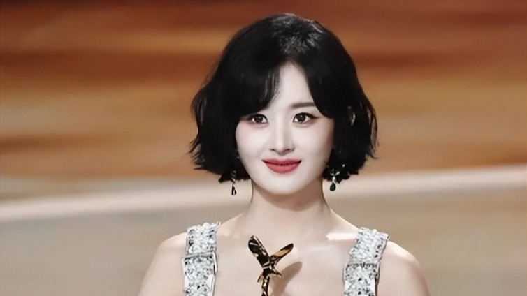 一场生日，戳穿了赵丽颖的江湖地位，原来冯绍峰一个字都没说错封面图