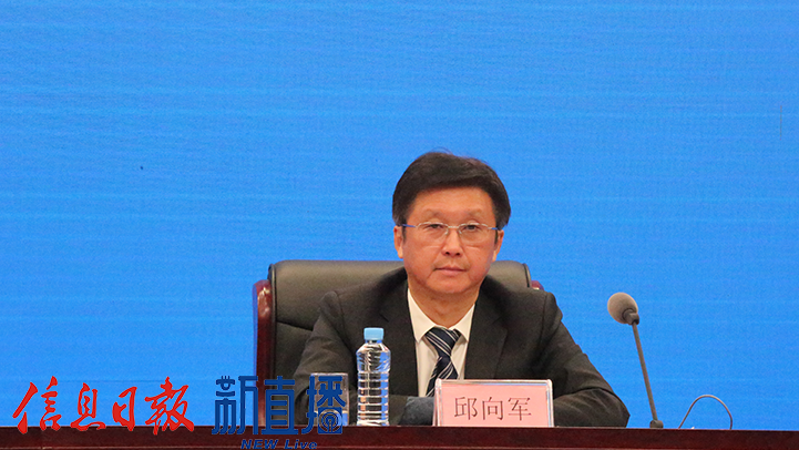 省民政厅党组书记、厅长邱向军