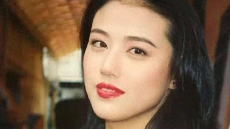 周海媚去世近两年，70岁前夫活得像40岁大小伙，终究是她错付了？封面图