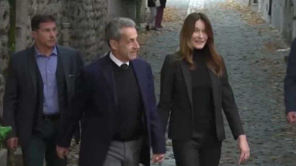 法国前总统萨科齐前往巴黎监狱正式服刑