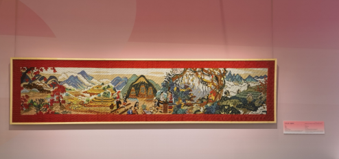 壁挂式黎锦《四季同辉&middot;巾帼逐梦》。海南省妇联供图