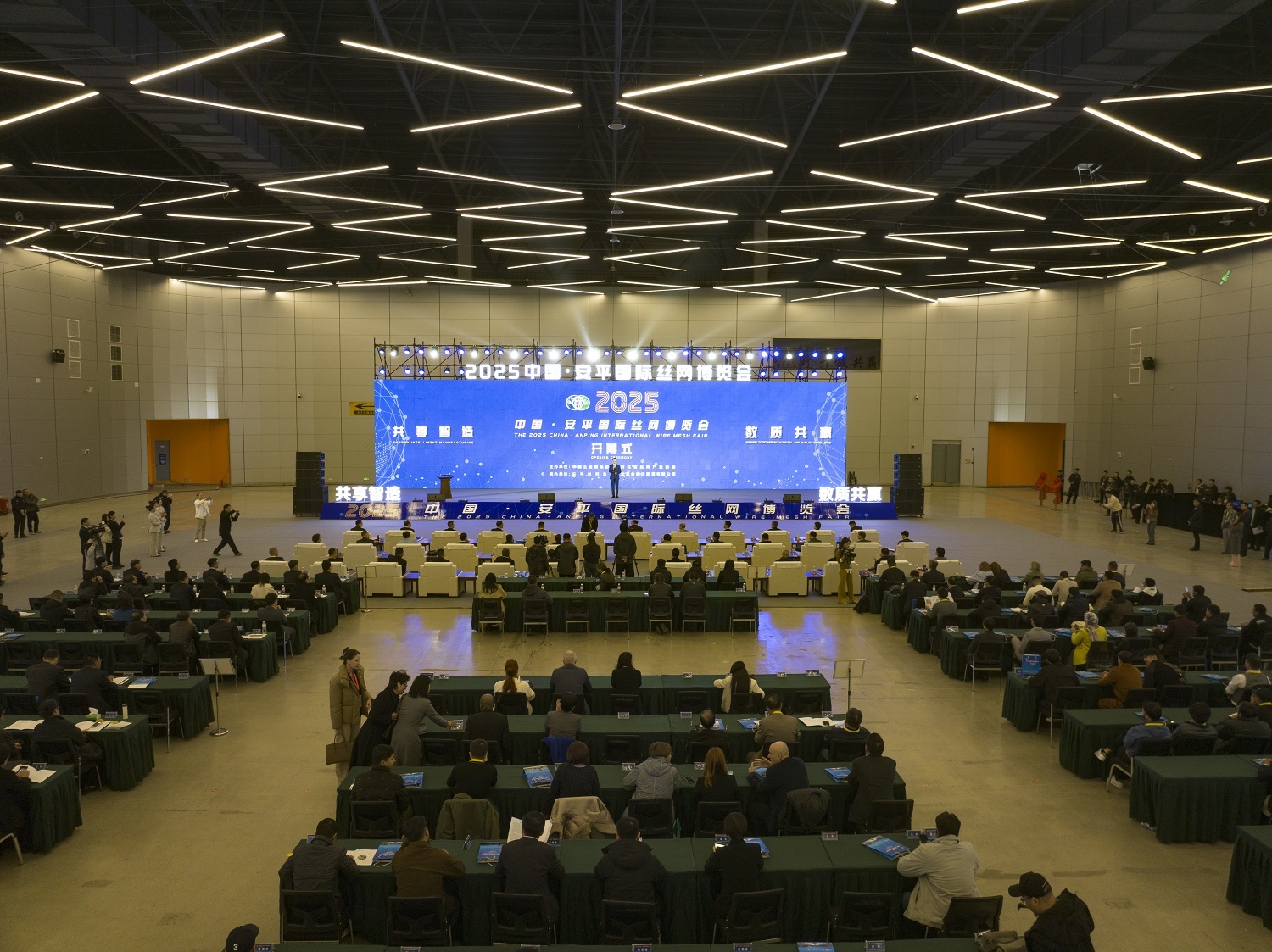 10月22日,2025年中国·安平国际丝网博览会在“中国丝网之都”河北省衡水市安平县开幕。陈月振 摄