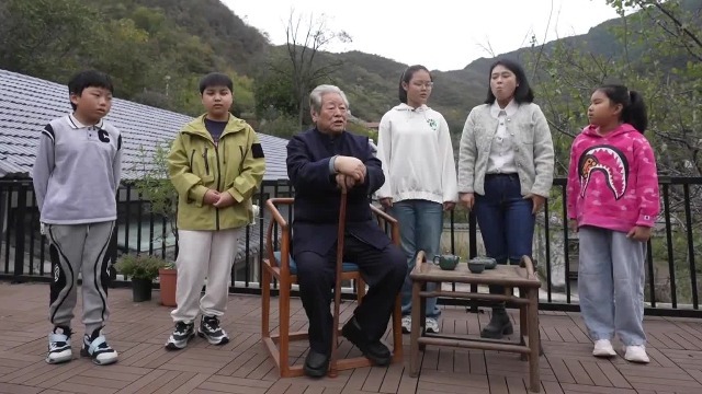 口技表演《鸡鸣犬吠》，大师牛玉亮携徒孙合奏，妙趣横生