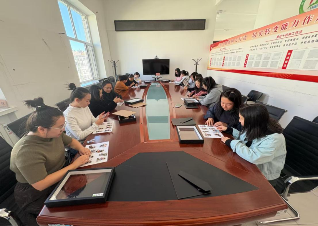 (参与者正在制作冰箱贴)