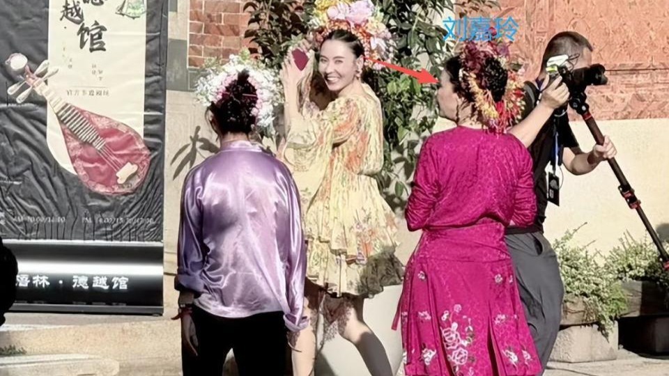 一路繁花路透：刘嘉玲张柏芝成闺蜜，何赛飞不合群，宁静黑脸撇嘴封面图