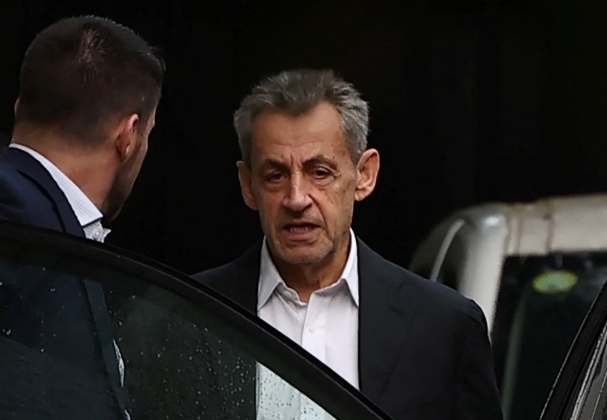 萨科齐入狱服刑,传有囚犯威胁要为卡扎菲复仇:我们知道一切