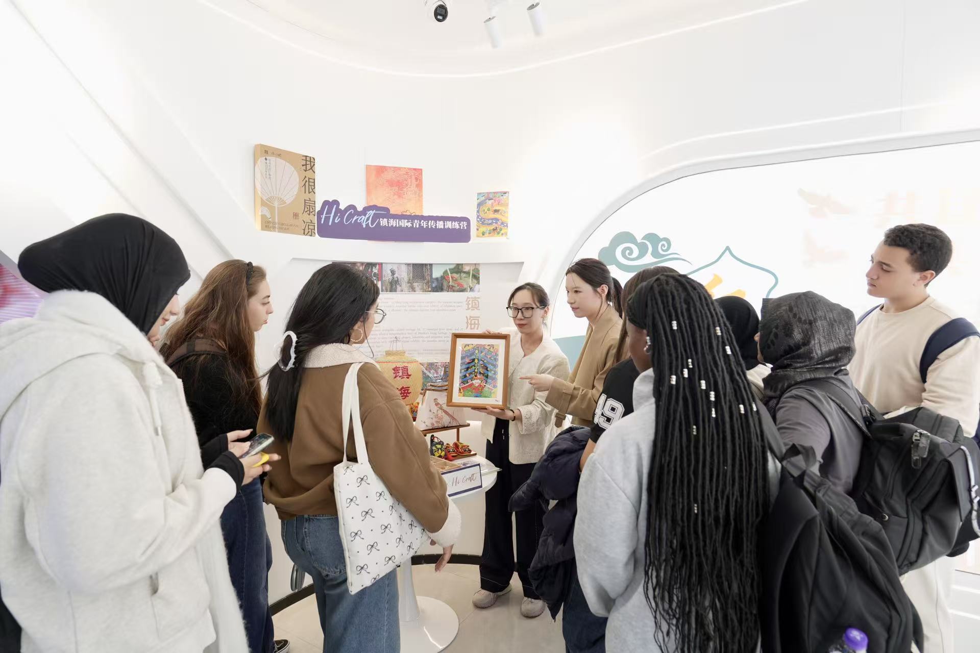 镇海首个“飞遗station”亮相移民会客厅!外籍新生感受非遗魅力