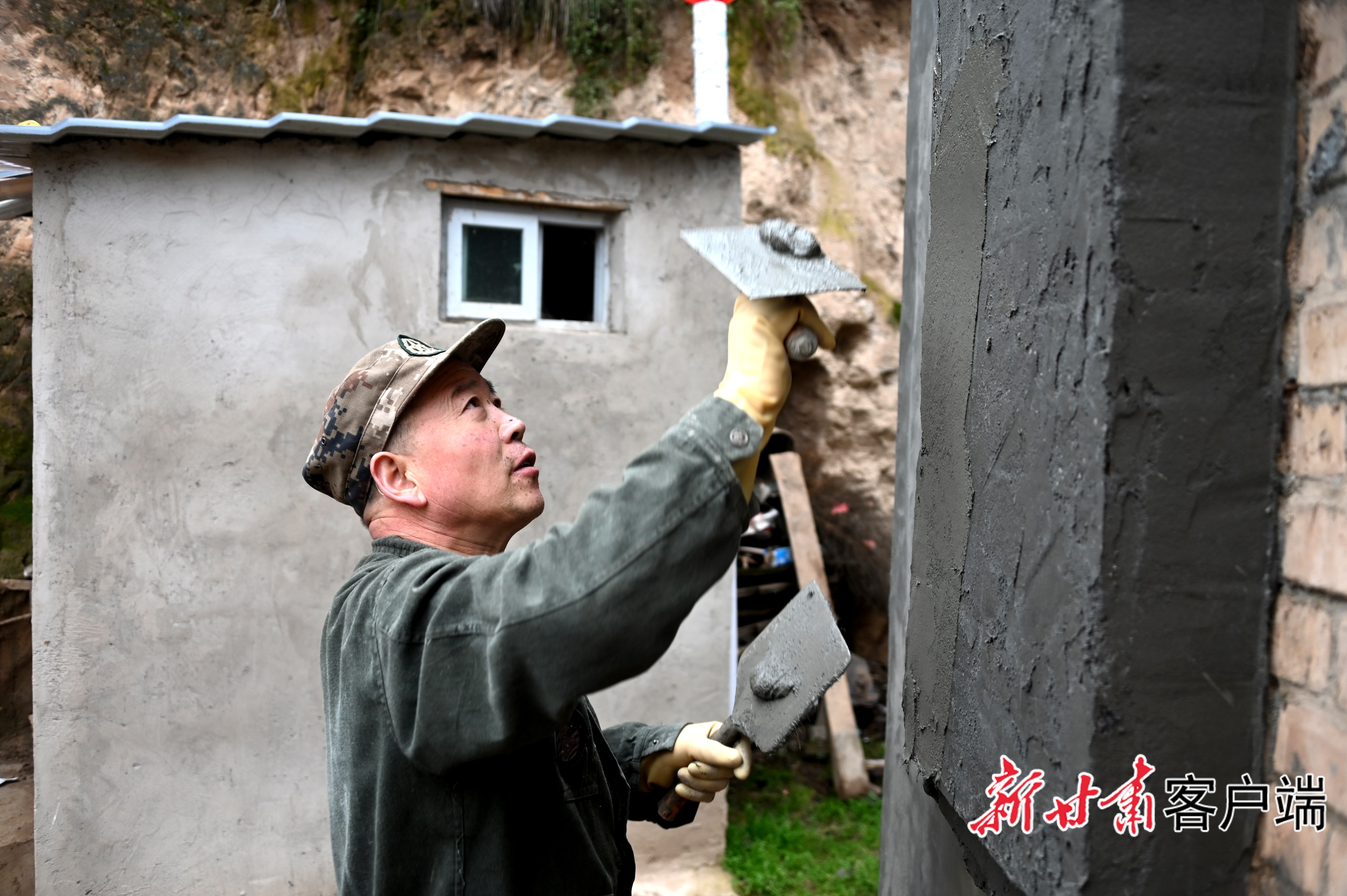 文峰镇党群一心重建家园