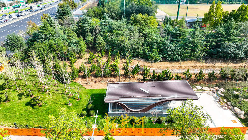 济南地铁换乘站新出入口露出地面 紧邻奥体中心CBD