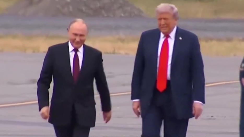 特朗普怒扔泽连斯基地图！布达佩斯会晤将定乌克兰命运？