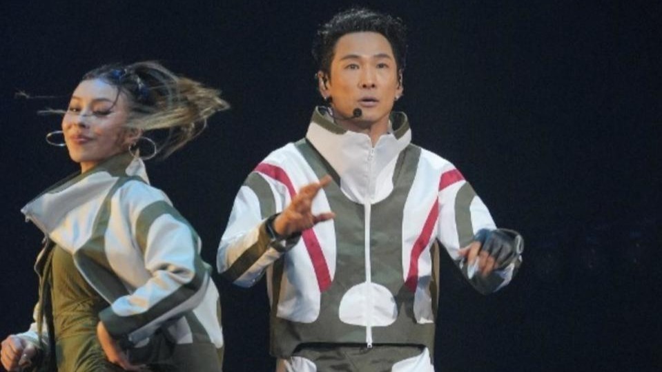 杜德伟香港演唱会众亲友捧场，9岁儿子也在一脸兴奋，长相随母亲封面图