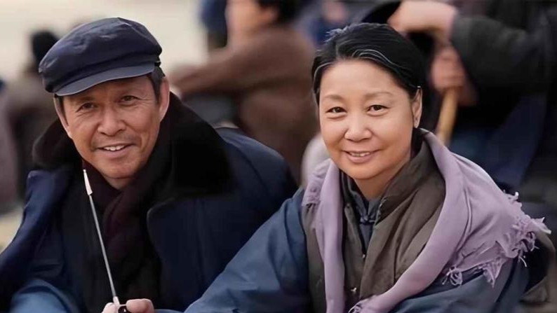 原来父母爱情里他们是真夫妻，戏外相守40年零绯闻，儿子也是导演封面图