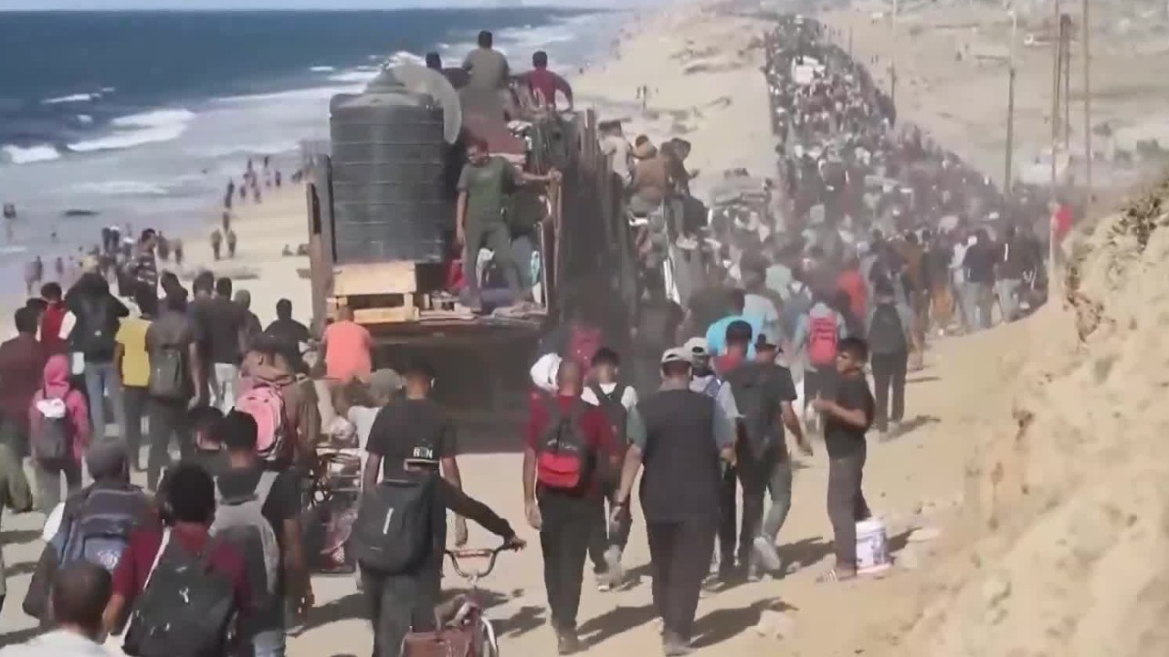 缺衣少食、没地方住！战火摧毁的不仅是加沙街道，更是无辜平民的全部生活