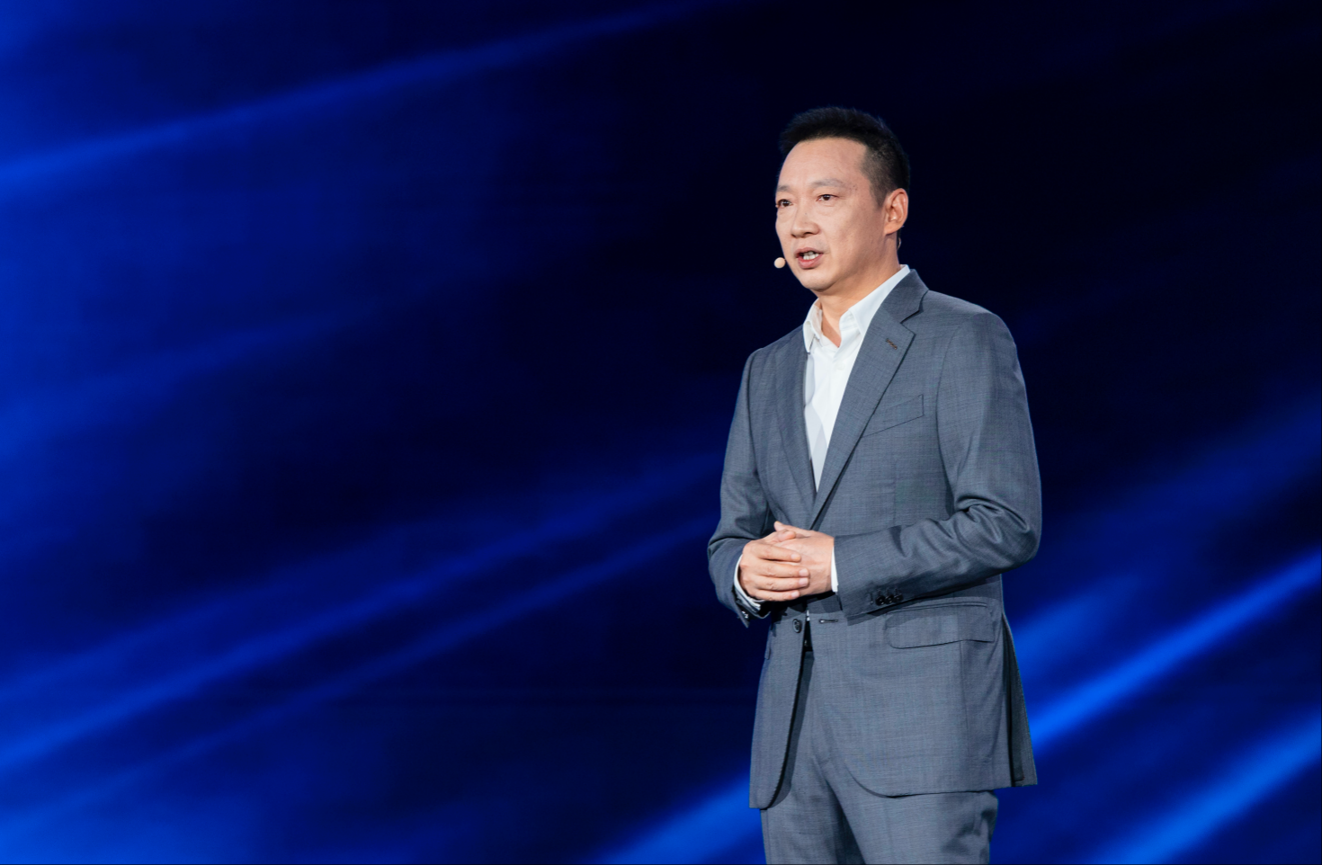 荣耀CEO李健：MagicOS 10与iOS、鸿蒙、安卓、Windows深度互联