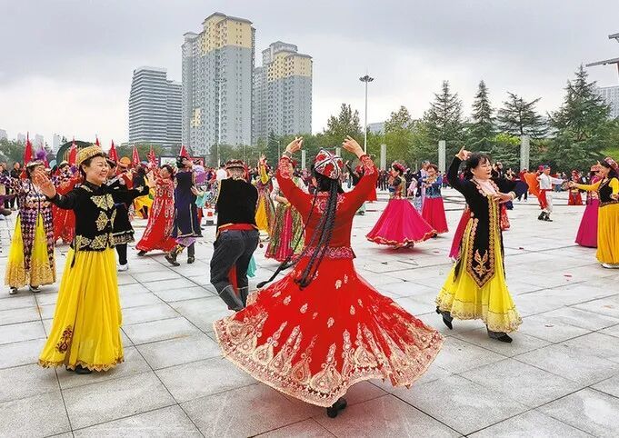 全国第十六个“敬老月”启动仪式暨渭南市九九重阳老年节健身展演活动