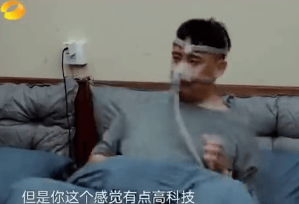 黄磊回应戴呼吸机睡觉:实为睡眠辅助非抢救设备