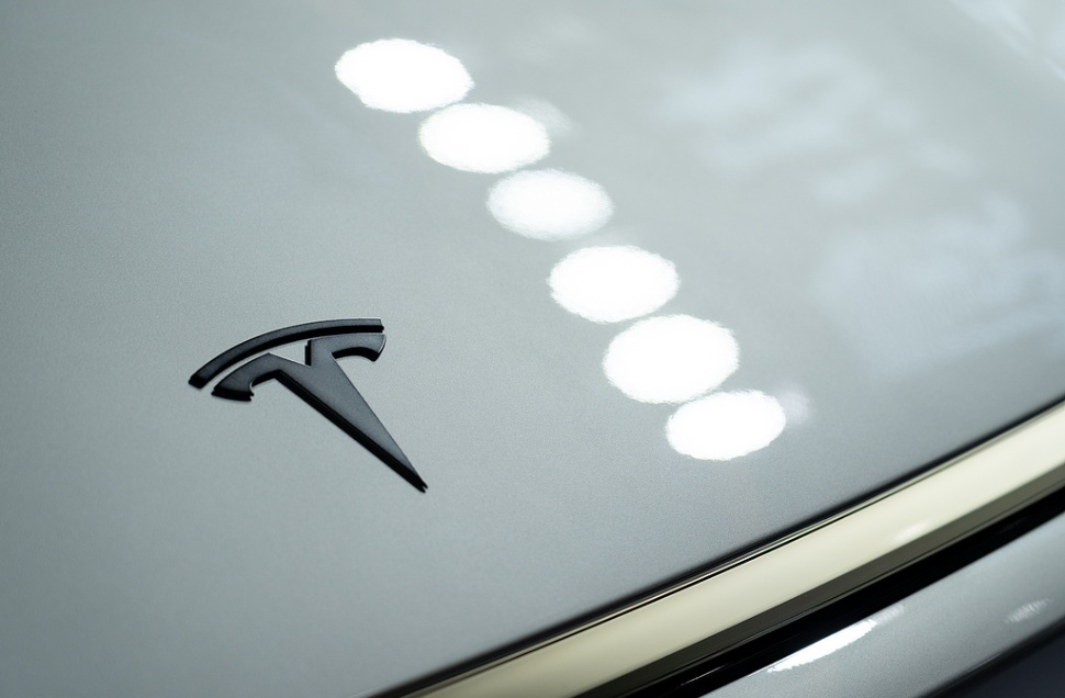 耶鲁量化“马斯克冲击”：因政治纷争导致特斯拉损失超百万辆汽车销量