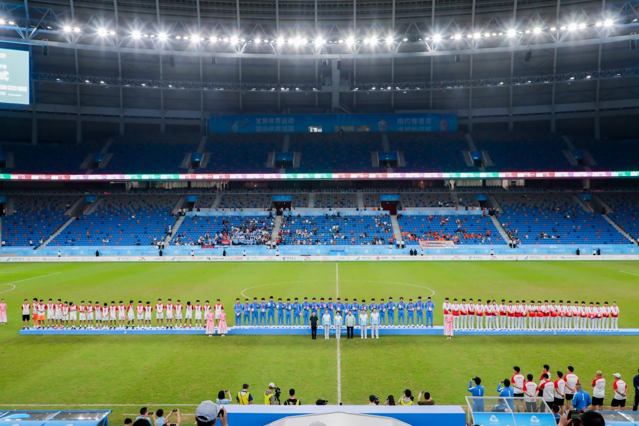 冠军辽宁队、亚军山东队、季军广东队合影