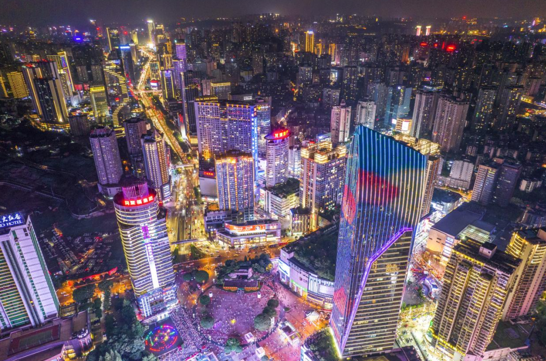 观音桥商圈。重庆市商务委供图