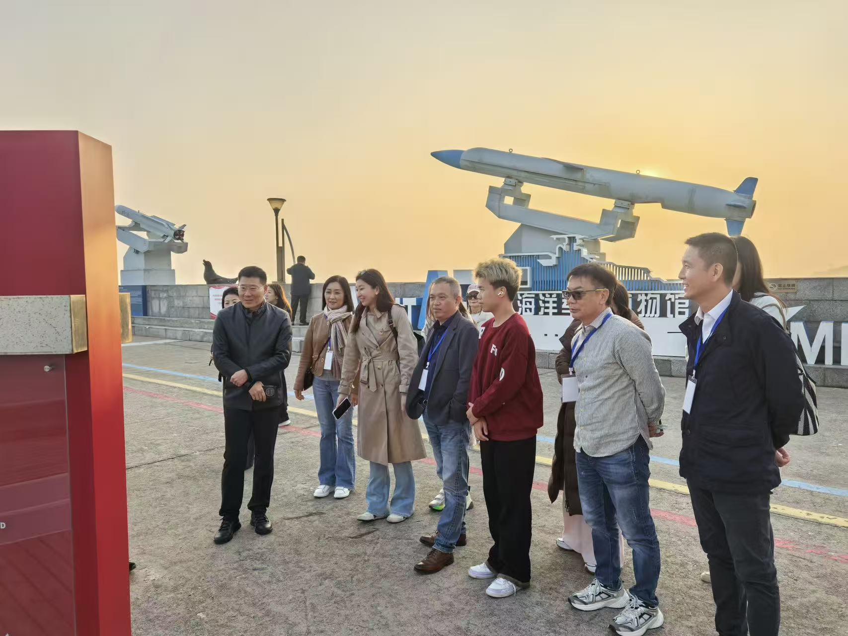 青澳同心铸忠魂 零点研学悟担当—— 澳门青年代表团走进青岛水准零点景区