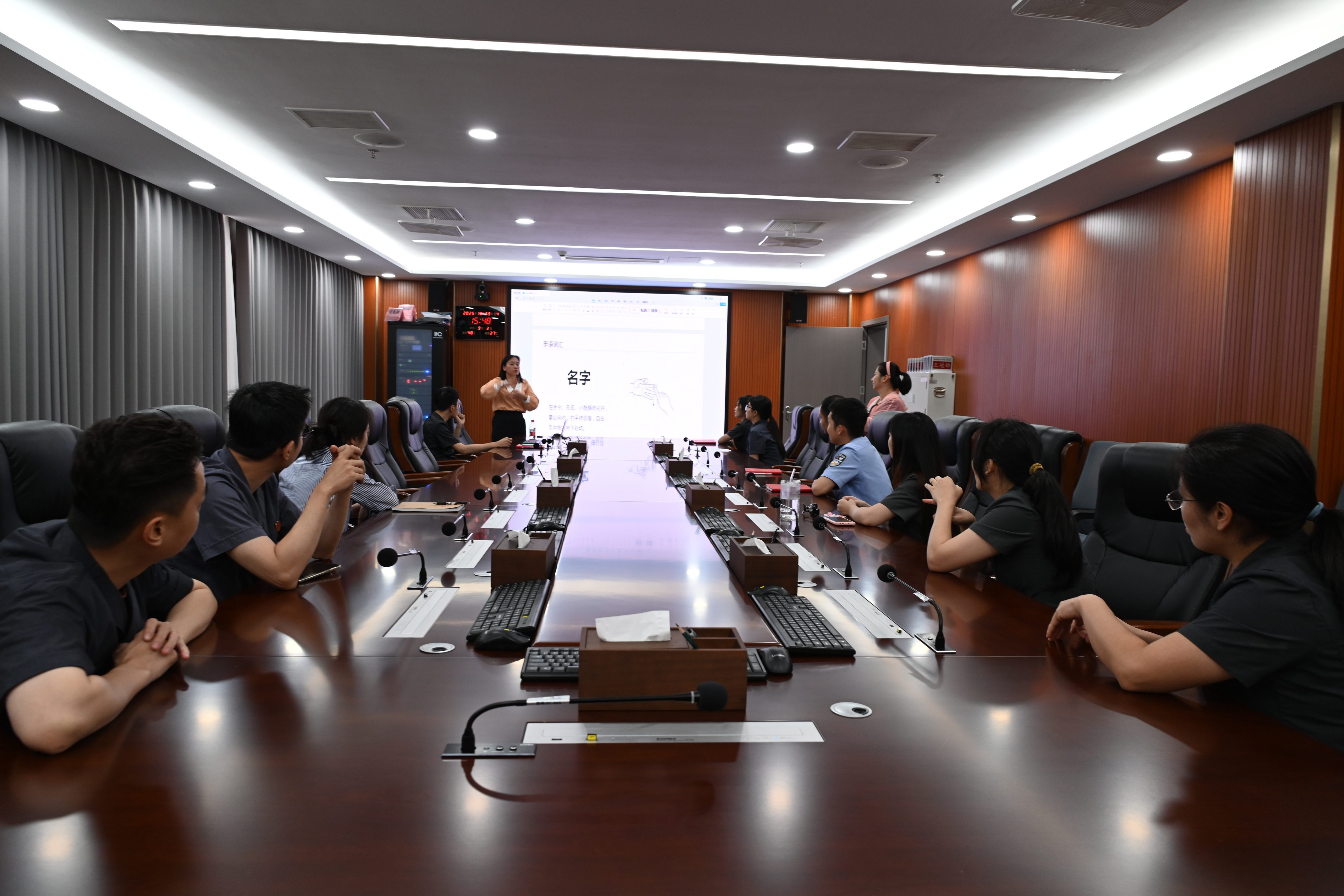 如我在诉 | 保亭法院开展手语培训，把司法温度送进无声世界