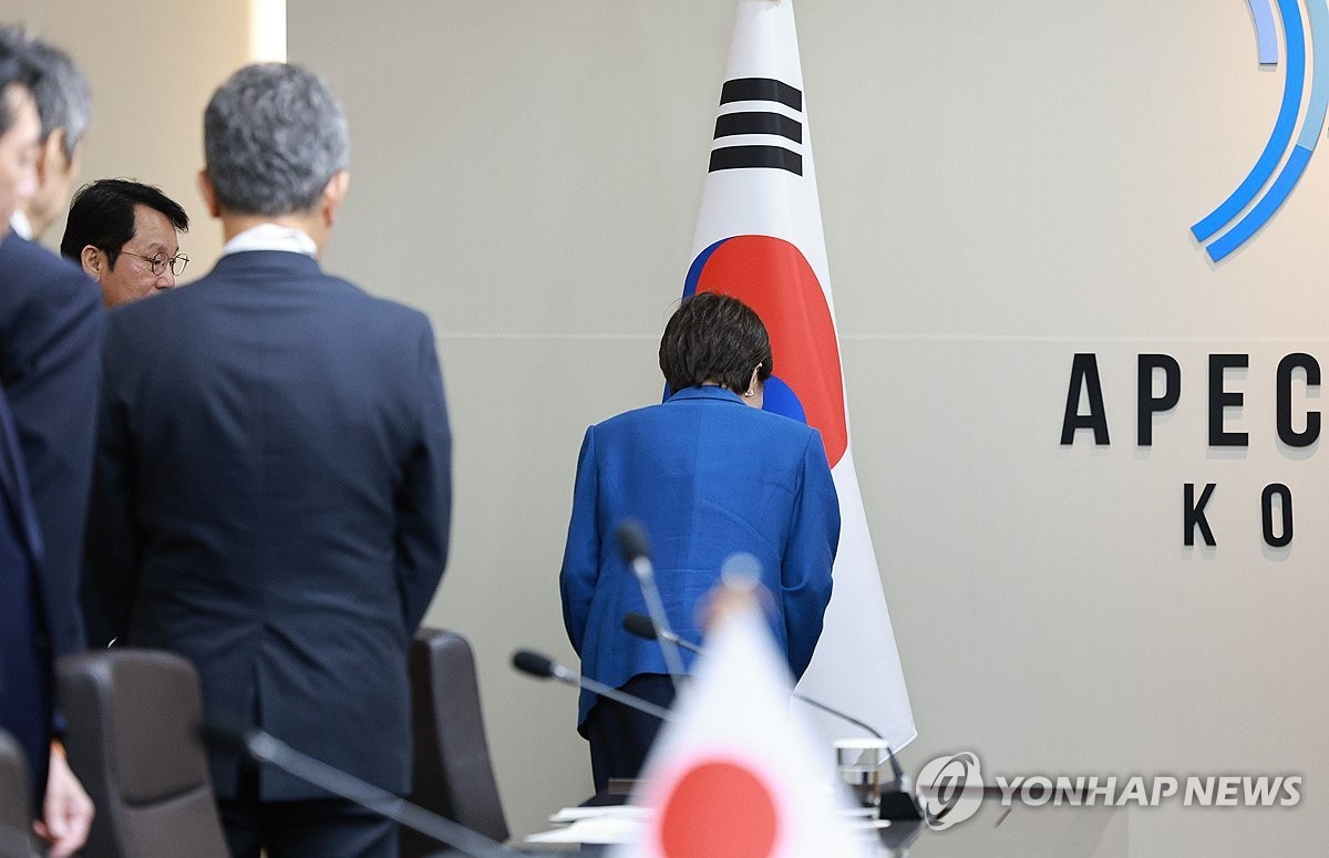 李在明用日语问候高市早苗,一句话逗笑现场官员