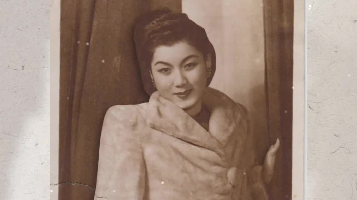 主角因婚变撂台，新凤霞临危受命一唱成名，终在14岁成为主演实现了梦想