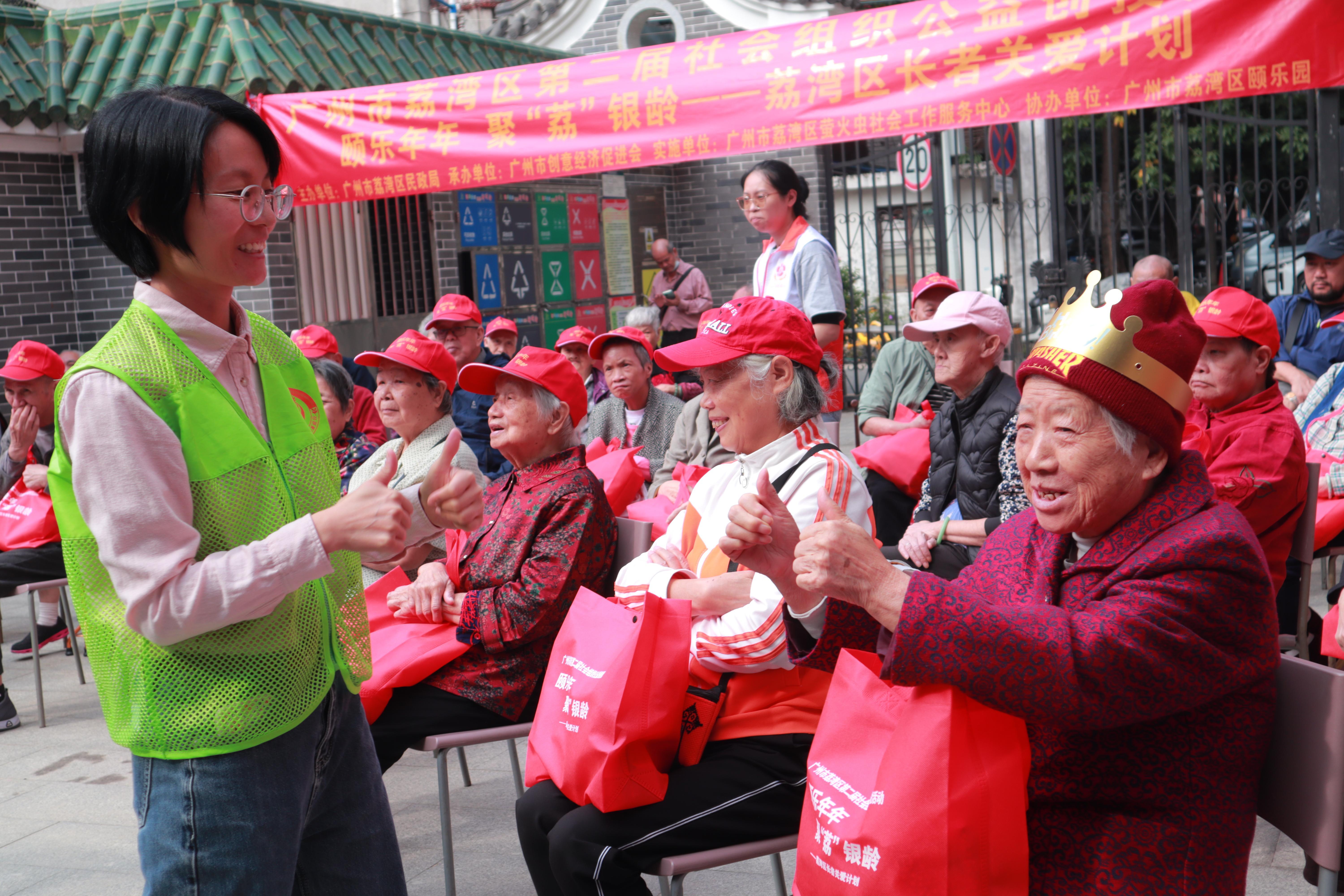 赠送长者暖心包