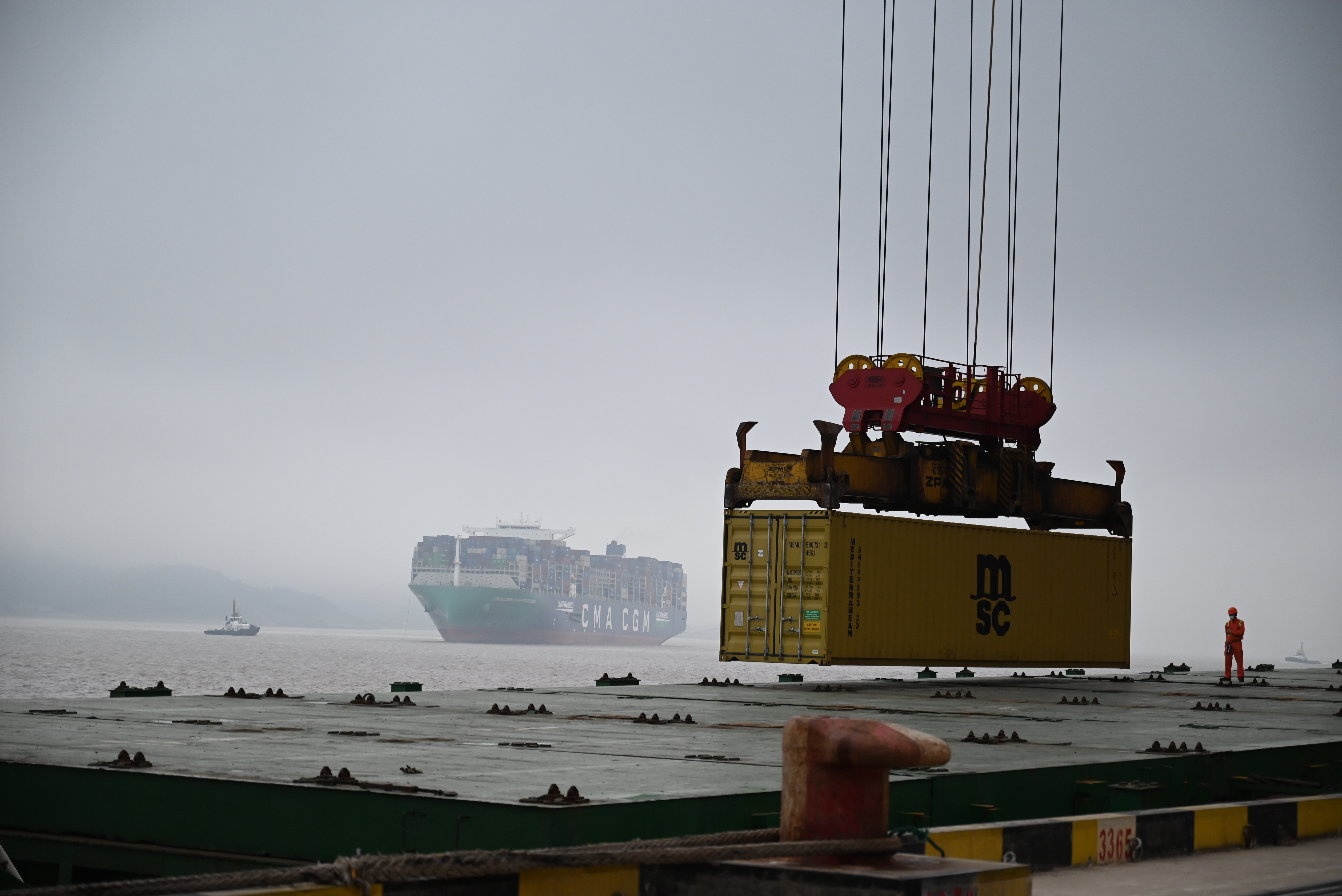 宁波舟山港生产现场 。宋兵摄