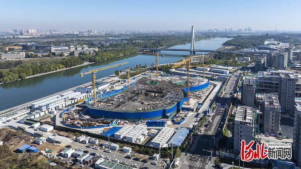 10月28日，石家庄市太平河片区项目正在紧锣密鼓建设中。