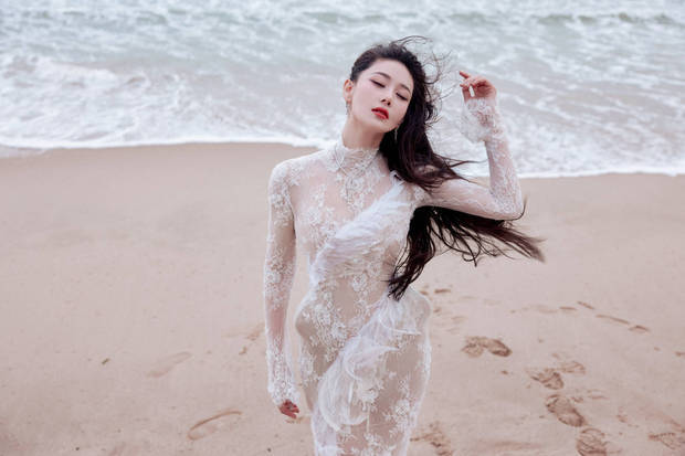 张馨予松弛感拉满。